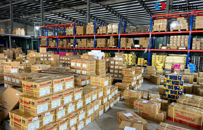 Nhập khẩu phụ tùng xe máy chịu những loại thuế nào
